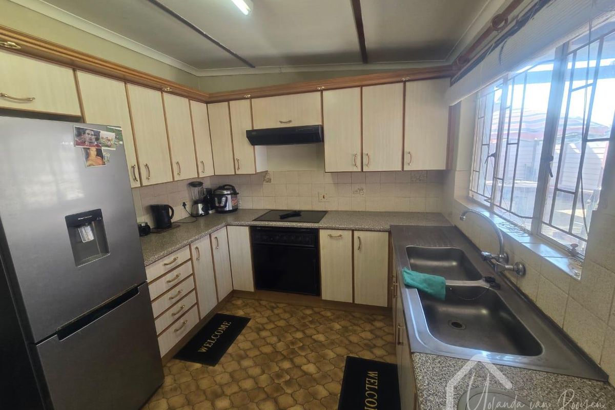 ONE-LEVEL HOME TO RENT - Photo 2