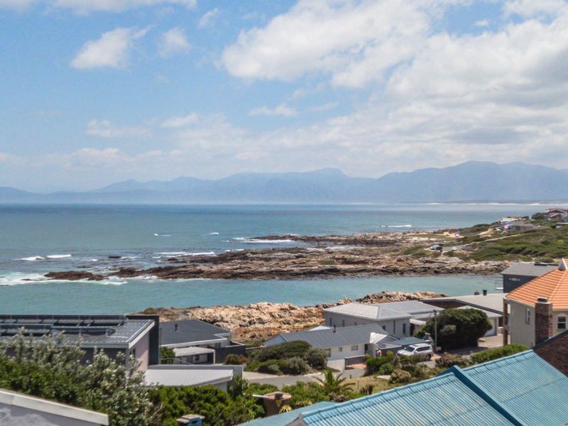 Not your average Coastal Cottage - Photo 2