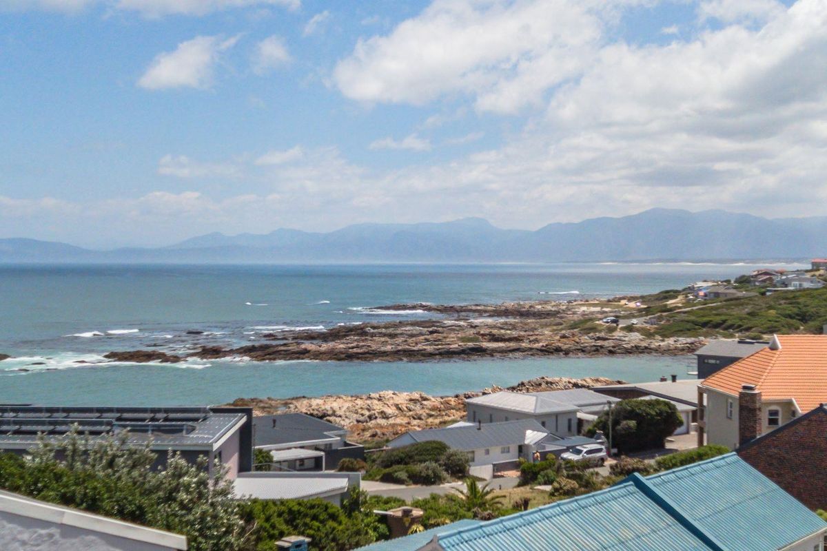 Not your average Coastal Cottage - Photo 2