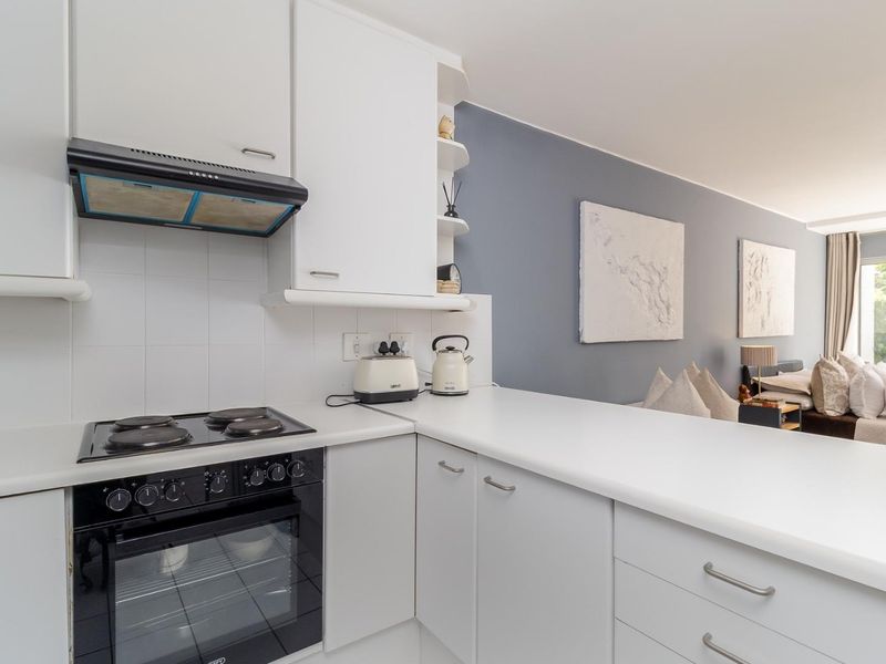 Ground Floor Studio Apartment for Rent in the Secure Fairview Estate In Vredehoek - Available from 1st May 2026 - Photo 4