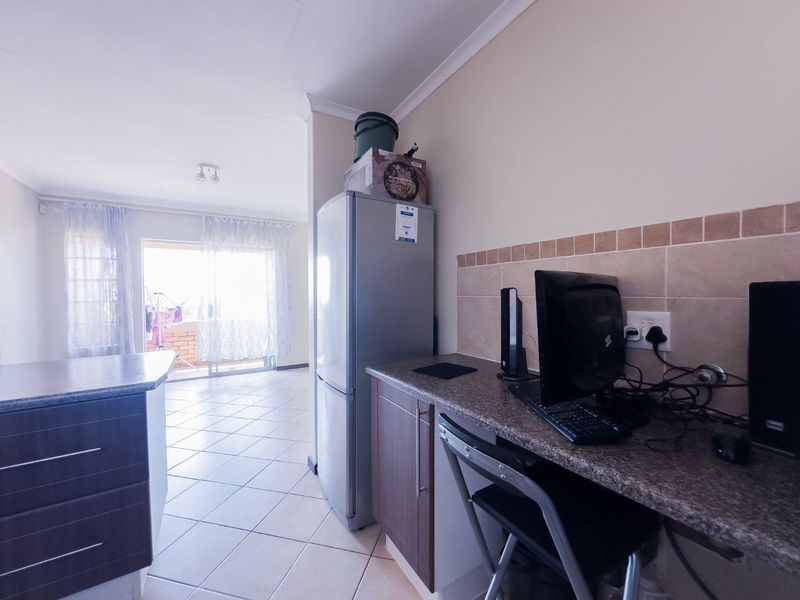 2 Bedroom Townhouse With A Balcony - Photo 5