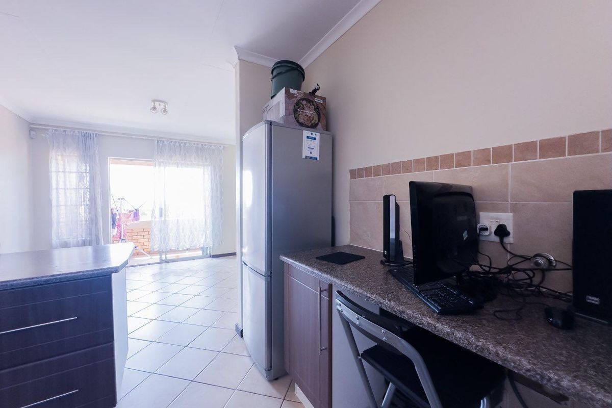 2 Bedroom Townhouse With A Balcony - Photo 5