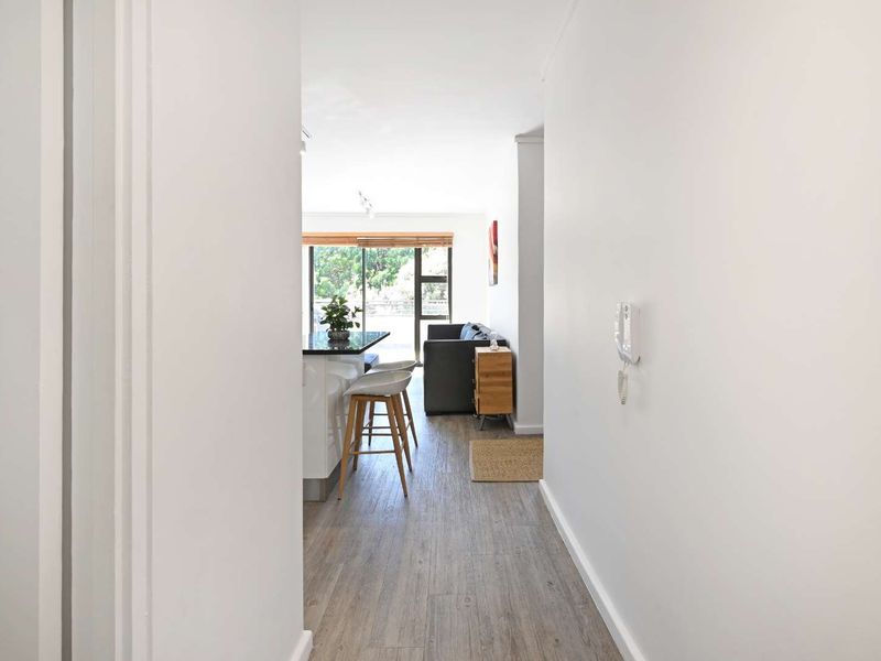 Spacious 2-Bedroom Apartment with Large Balcony - Photo 4