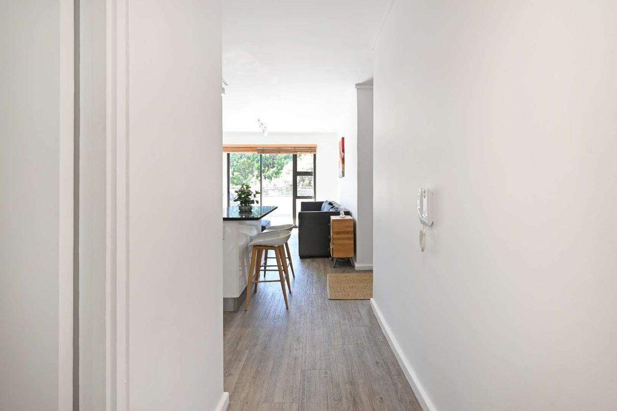 Spacious 2-Bedroom Apartment with Large Balcony - Photo 4