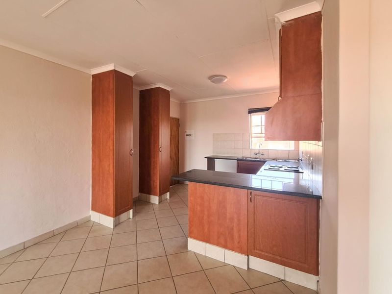 Loadshedding free area - A perfect lock up and go! - Photo 8