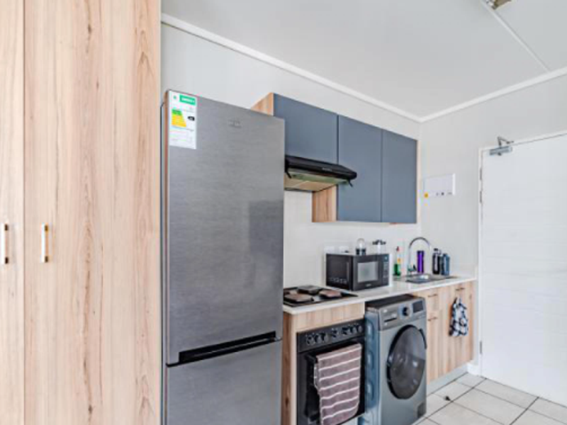 "Stylish 1-Bed in GreenCreek: 5 Mins to The Grove!" - Photo 4