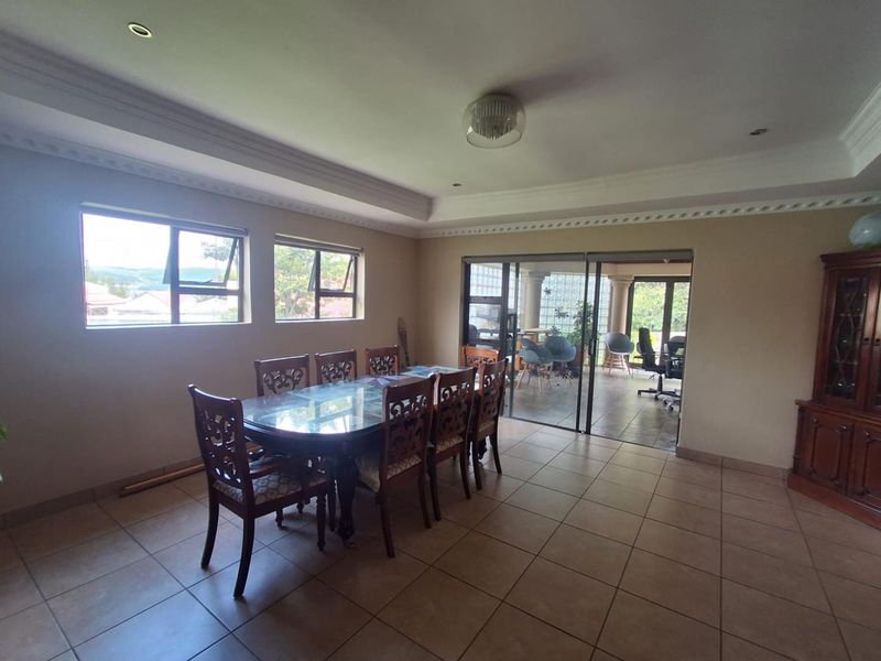 LOVELY FAMILY HOME IN THE HEART OF MULBARTON - Photo 4