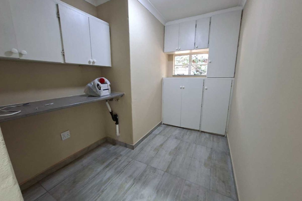 Newly Renovated 4 Bedroom House - Photo 4