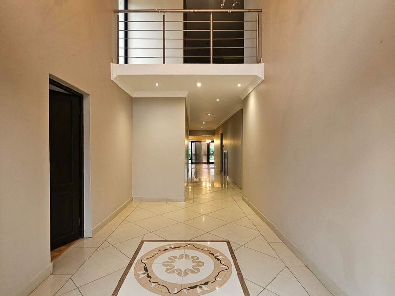 Spacious 5-bedroom home in Willow Acres Estate. - Photo 2