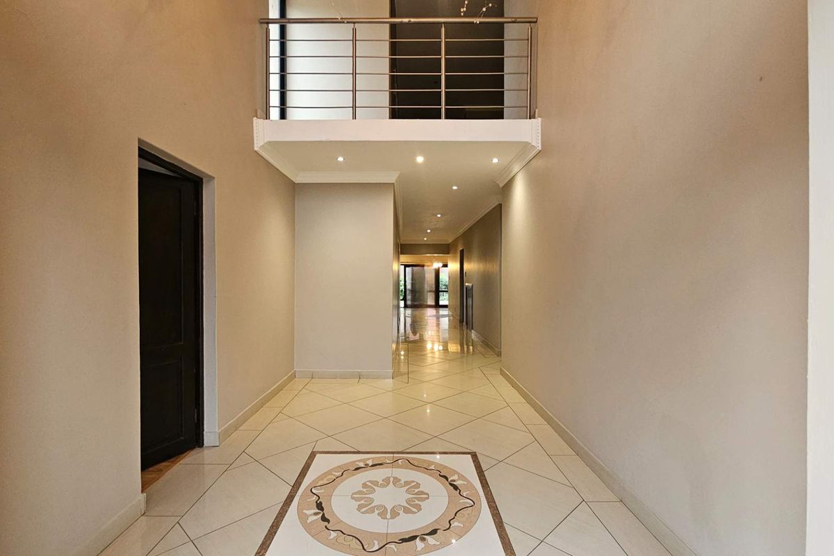 Spacious 5-bedroom home in Willow Acres Estate. - Photo 3