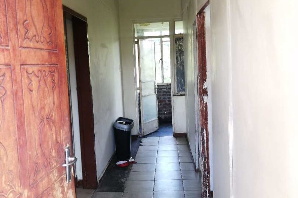 Transform this 1.5 Bedroom Apartment into Your Dream Home! - Photo 4