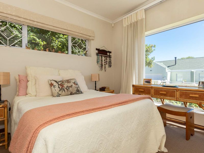 Family home and income earning cottage - Photo 8