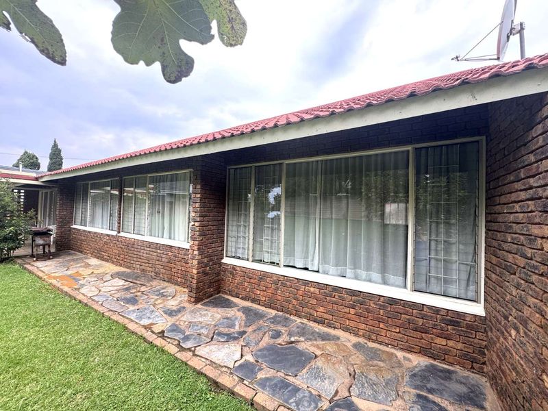 3 BEDROOM HOUSE FOR SALE IN CONSTANTIA PARK - Photo 5