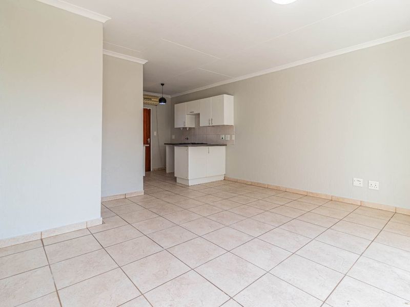 Freestanding 2 bed 1 bath unit neatly tiled and painted. Close to Curro Wilgeheuwel. - Photo 9