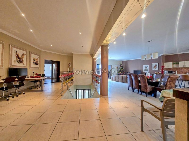 Long Beach, Walvis Bay:  4 Bedroom Property with 6-car garages for sale - Photo 7
