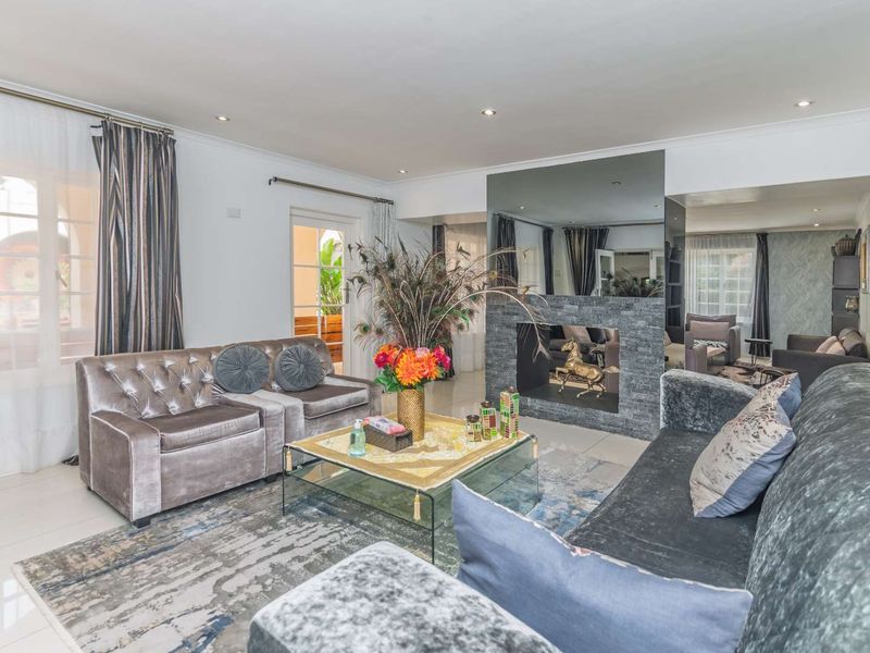 Expansive Constantia Hills Estate – Exceptional Space and Endless Possibilities - Photo 8