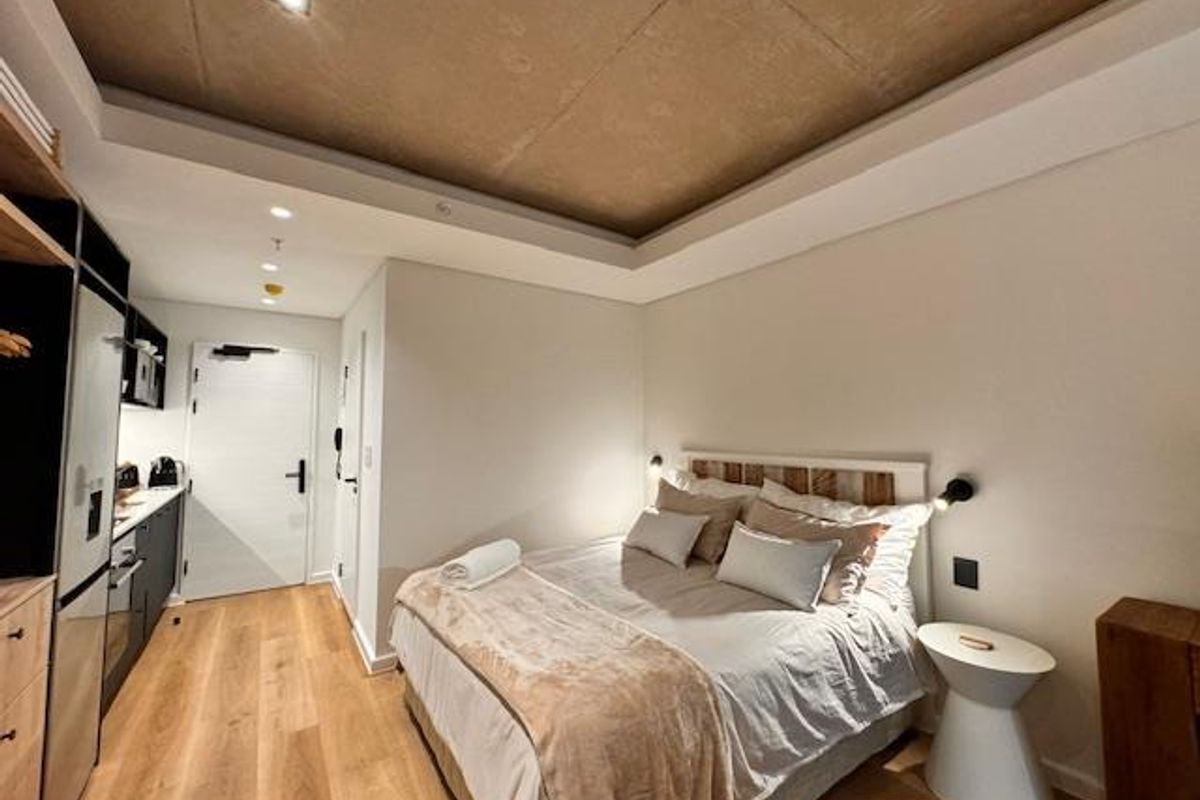 Modern Studio in Station House - Photo 5