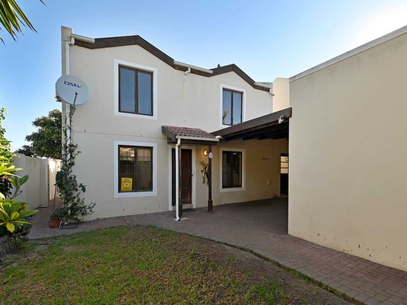 Spacious Family Home with Exceptional Indoor-Outdoor Living in Parklands - Photo 1