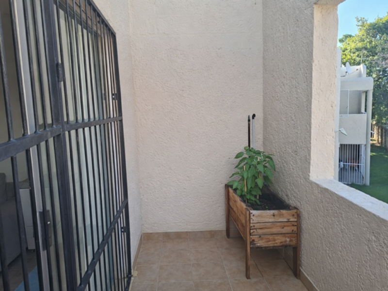 Neat & Move-In Ready 2-Bedroom Apartment in Secure Complex - Photo 6