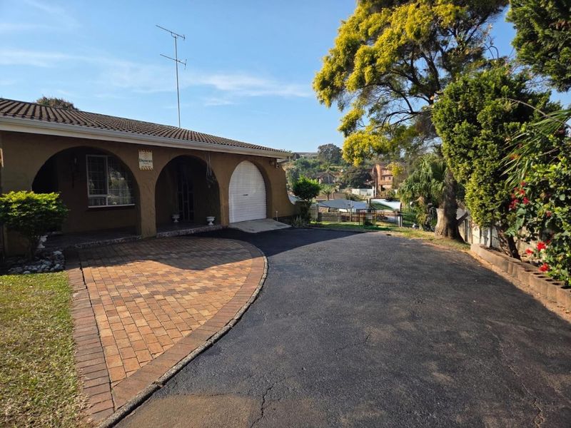 4 Bedroom House for sale in Malvern - Photo 1