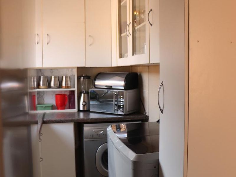 Townhouse for sale in Protea Glen Estates - Photo 4