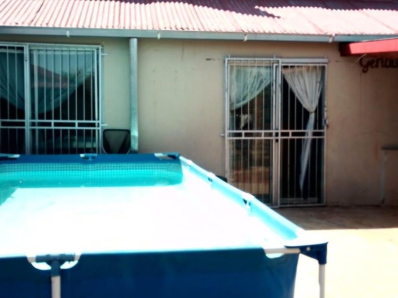 UNIQUE HOUSE.WITH POTENTIAL EXTRA INCOME. - Photo 4