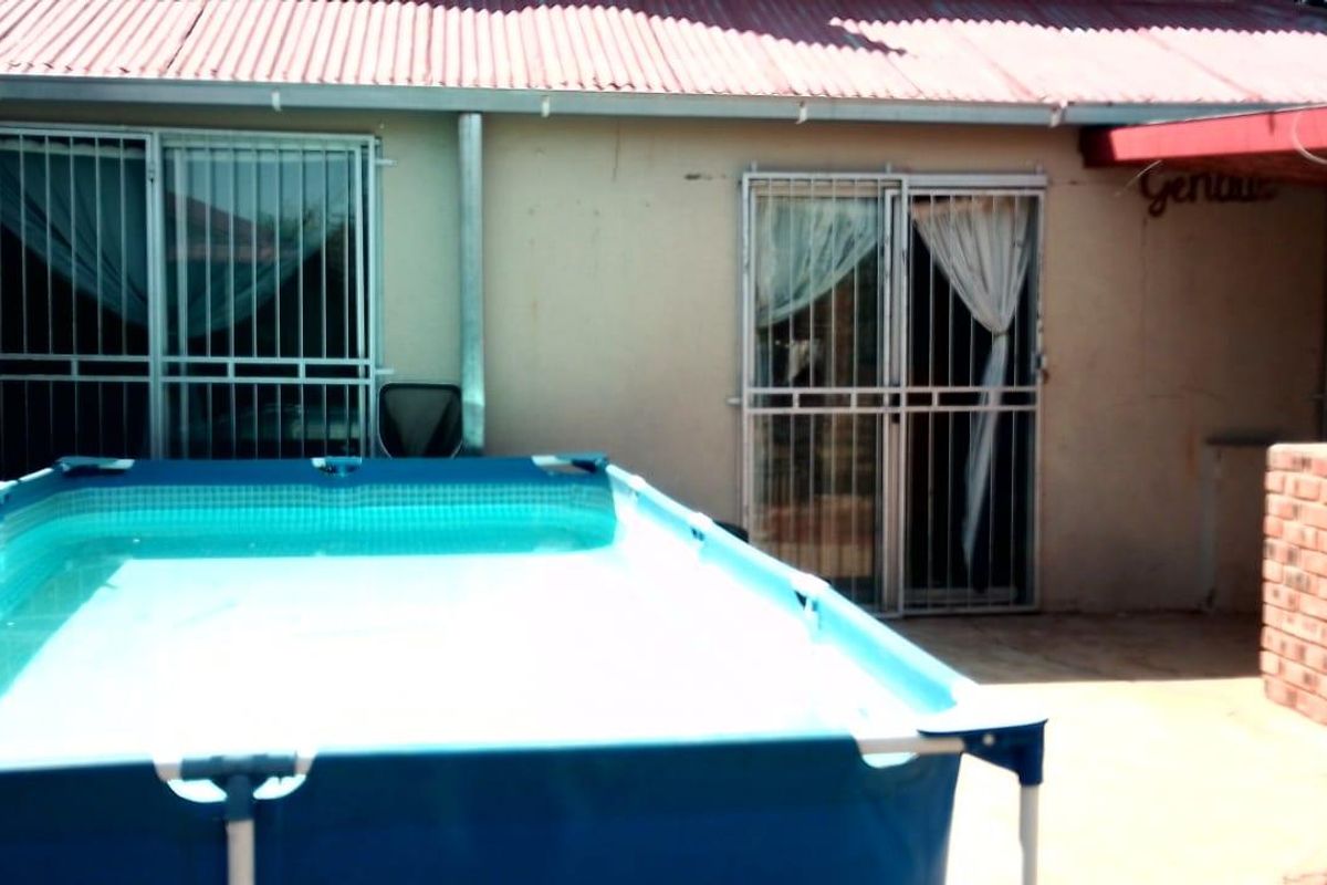 UNIQUE HOUSE.WITH POTENTIAL EXTRA INCOME. - Photo 4