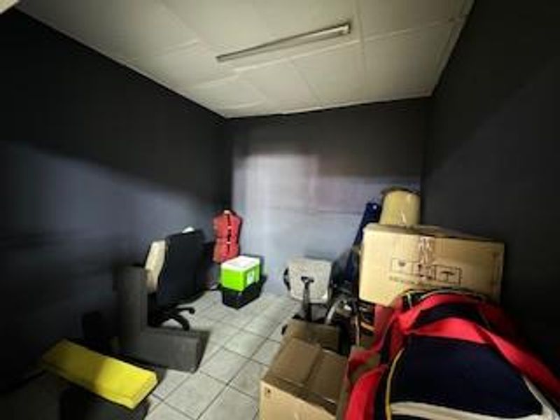 Prime 280m2 Retail Space in High-Traffic Pretoria North! - Photo 9