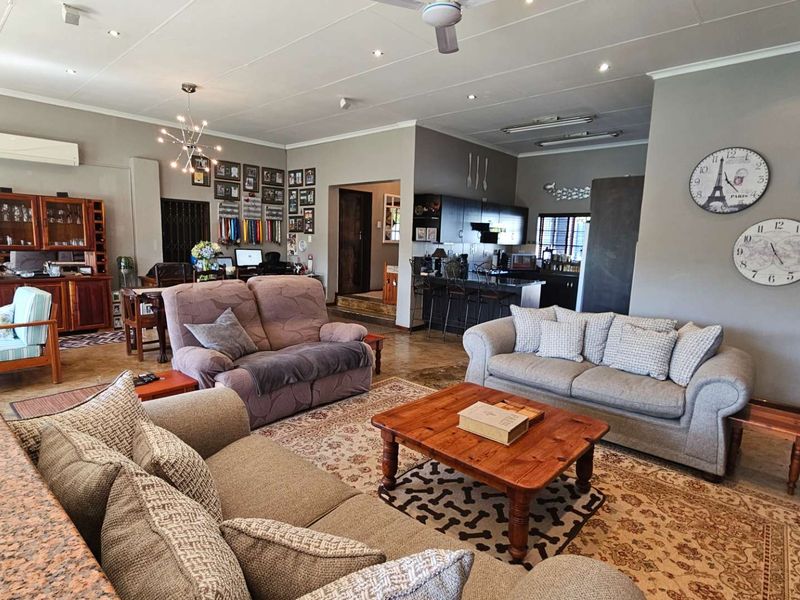 Modern 3 Bedroom Open Plan Family Home - Photo 8