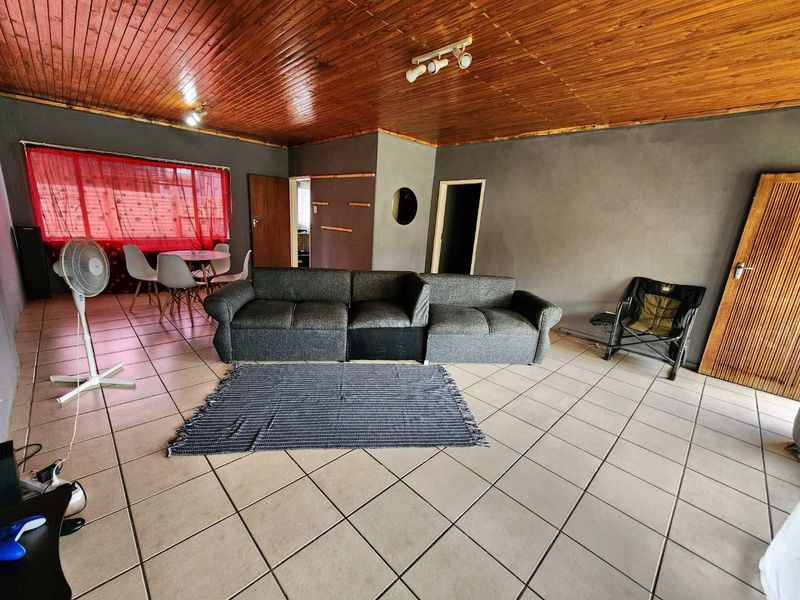 Unbeatable Triple-Income Investment: R26,000 Monthly Potential in One Prime Location - Photo 7
