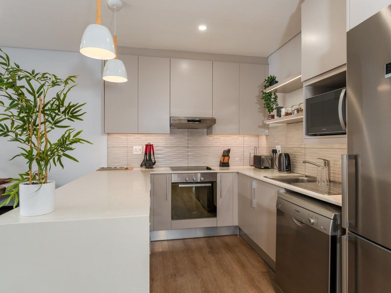 Modern Apartment With Expansive Covered Patio And Mountain View - Photo 7