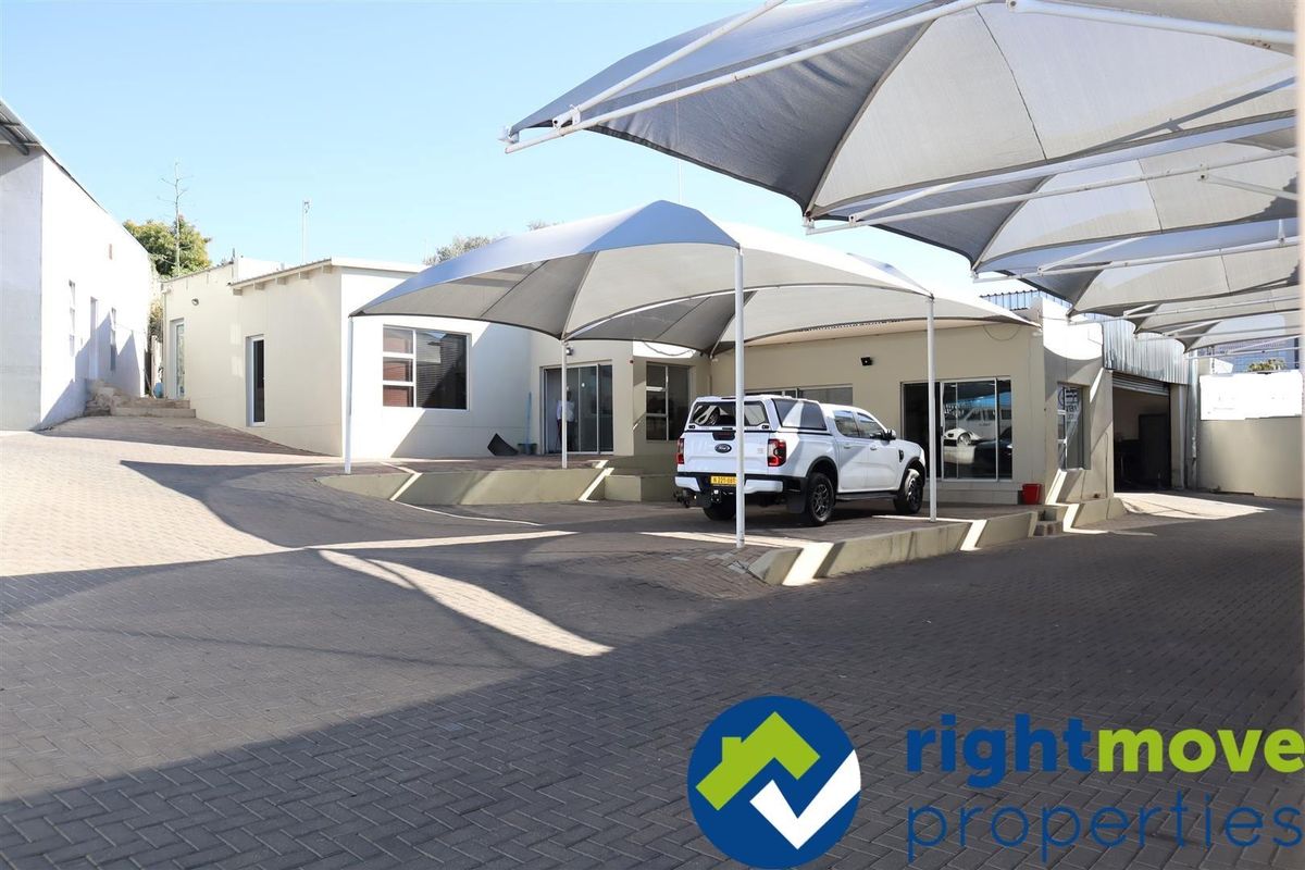 Business premises with Great Visibility in High Traffic Area. - Photo 2