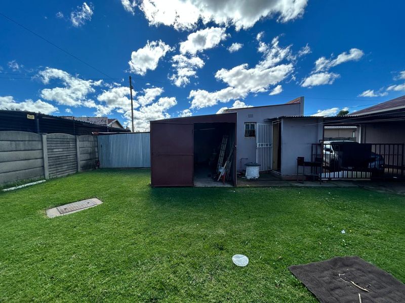 Beautiful Family Home - Photo 10