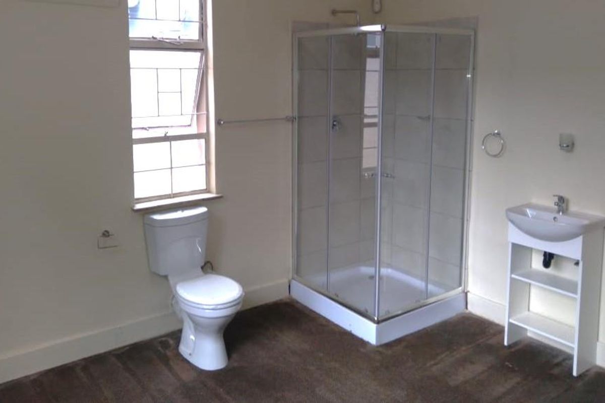 **Charming Private Rooms Available Near Steve Biko Academic Hospital** - Photo 3