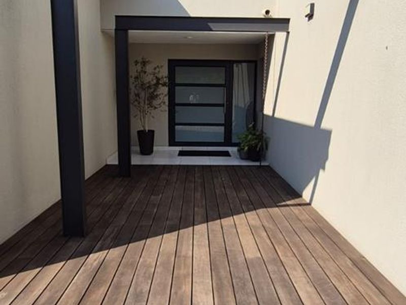 STYLISH FURNISHED HOME TO RENT IN ZANDSPRUIT MANOR - Photo 2
