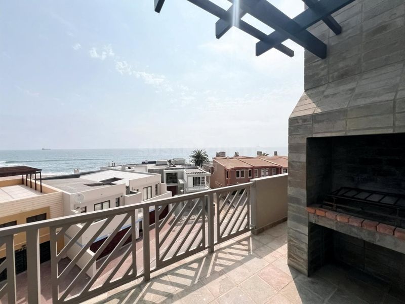 Top-Floor Apartment with Breathtaking Sea Views - Photo 9