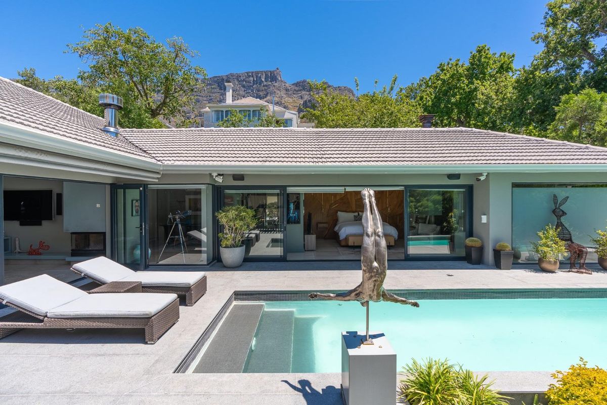 Entertainers Paradise in Superb Location - Photo 3