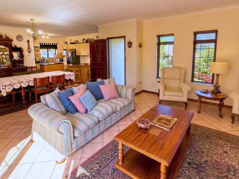 Spacious Coastal Home with Exceptional Potential in Kenton-on-Sea Asking Price: R4,600,000 - Photo 9
