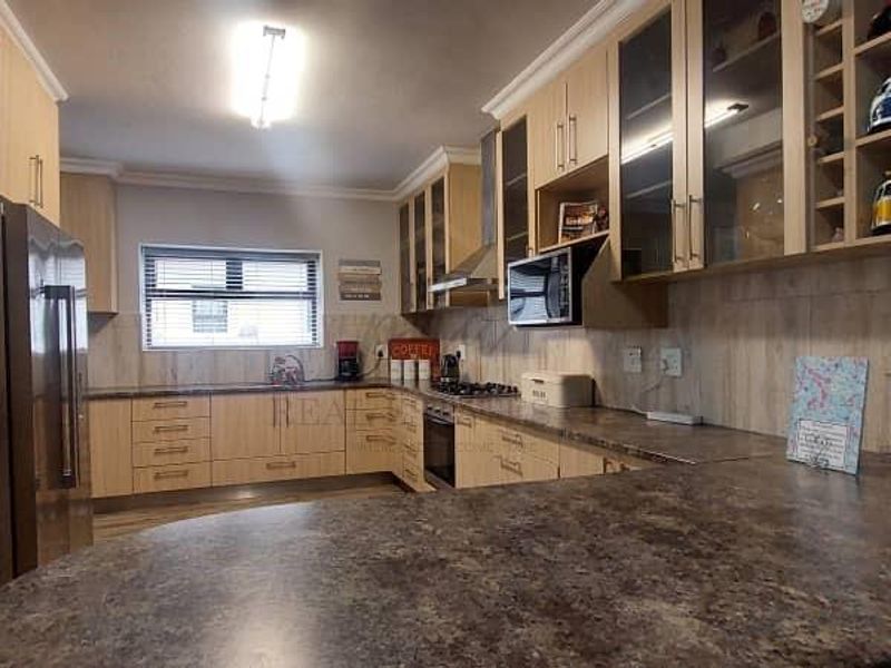 Fully Furnished Dual Living Home – Ocean View - Photo 8