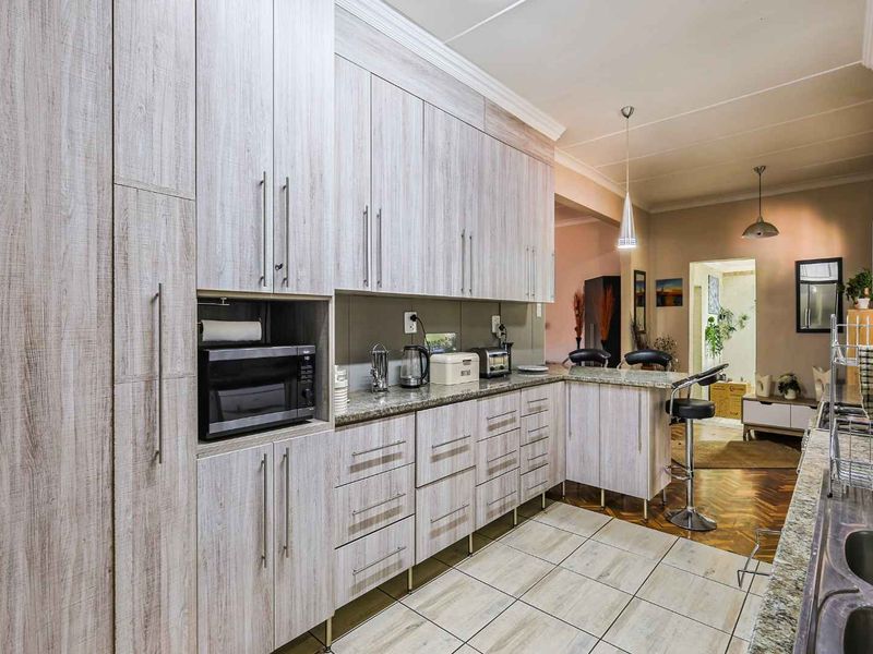 5 Bedroom Dual-Living Home with Exceptional Flexibility & Income Potential - Photo 9