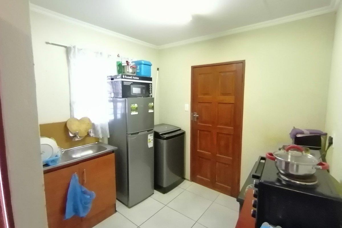 Charming 2-Bedroom Home – Ideal for First-Time Buyers or Investors - Photo 4