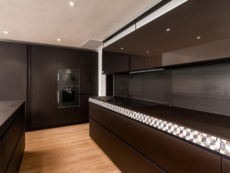 Exceptional 6th Floor Apartment with Panoramic Sea Views - Photo 7