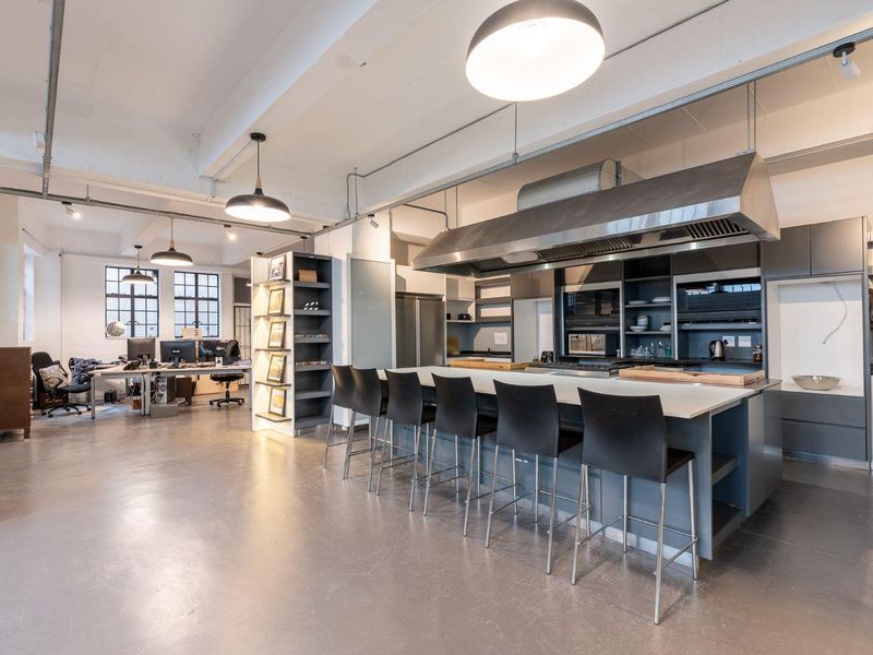 DELIGHTFUL INDUSTRIAL STYLE OFFICE TO LET - Photo 5