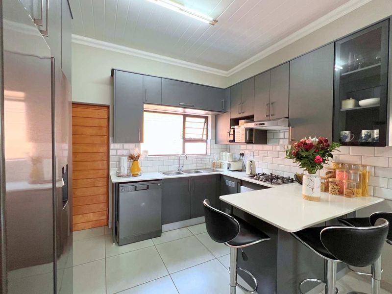 Two bedroom home in secure Estate - Photo 6