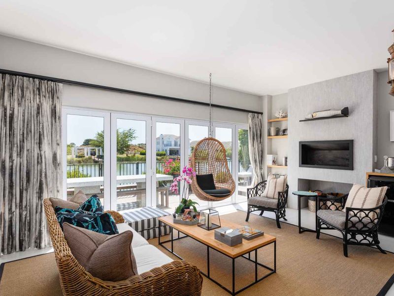 A Lakeside Four-Bedroom Double-Storey Home in The Vines on Val de Vie Estate - Photo 7