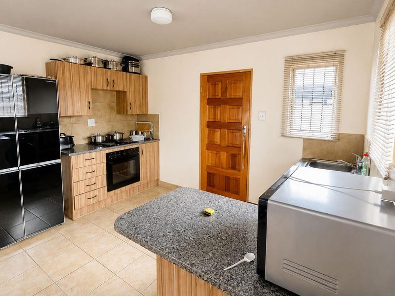 Beautiful 3-Bedroom Home for Sale in Leopard Rest - Photo 1