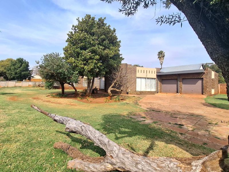 Exclusive Mandate....Amazing Potential in Sought-After Kanonkop! - Photo 3