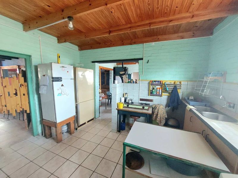 Unique Dream Home: Spacious, Versatile, & Full of Potential - Photo 6