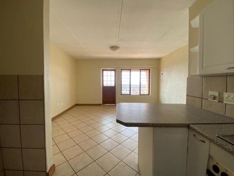 2 Bedroom ,1 Bath Apartment available for Rent - Photo 4