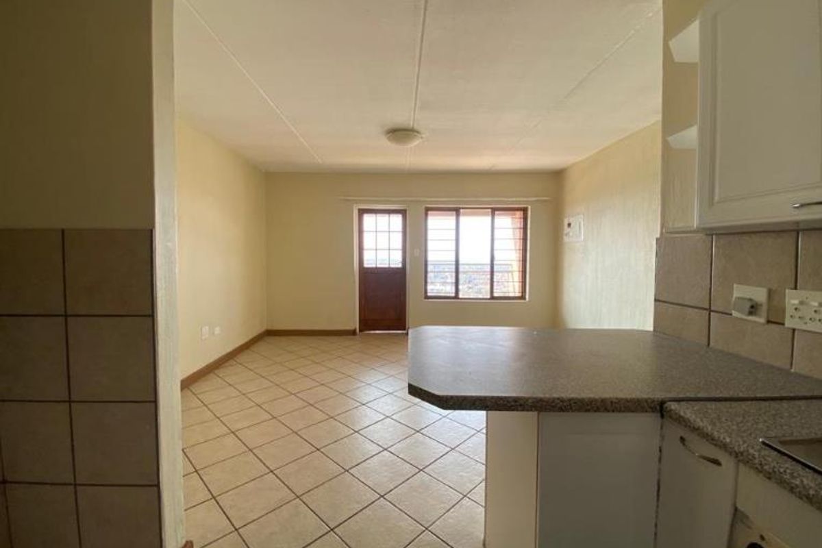 2 Bedroom ,1 Bath Apartment available for Rent - Photo 4